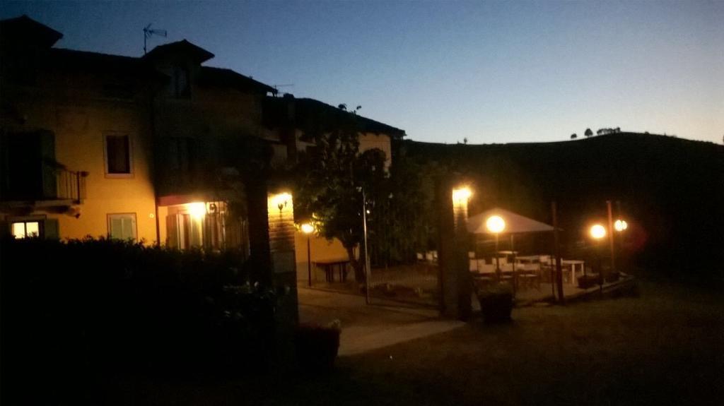 La Terrazza Del Barbaresco Bed & Breakfast Neviglie ภายนอก รูปภาพ